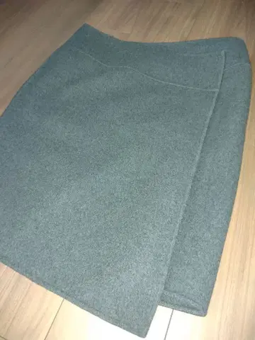 어도어 울 90% 랩스커트 40