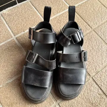 닥터마틴 통굽 샌들 uk6 usk7