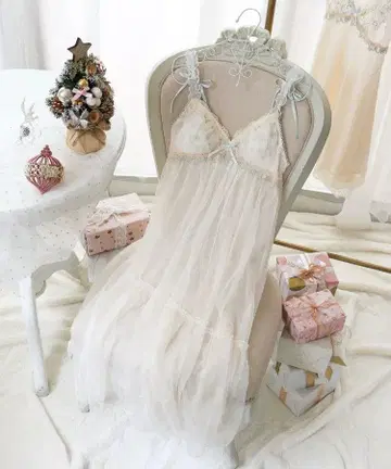 리사마리 크리스마스 루비 맥시 원피스 크림