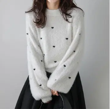 하트 무늬 복슬복슬 니트 긴팔