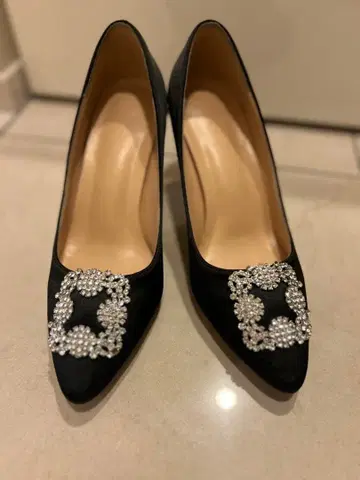 비쥬 장식 블랙 하이힐 39