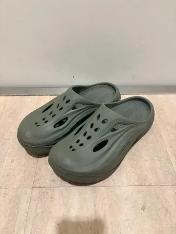 HOKA 리커버리 샌들