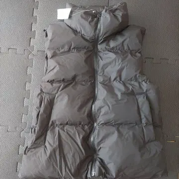 새상품 M 사이즈 GU 블랙 베스트 히트 패디드 베스트