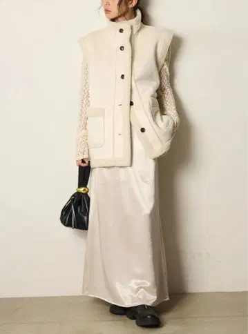 페이크 무스탕 스탠드 베스트 아이보리 esica 에시카 같은 형태 새상품