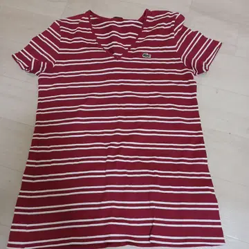 가격 인하 중! LACOSTE 빨간색과 화이트 스트라이프 T셔츠 36