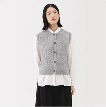 무인양품 안데스 울을 사용한 베스트