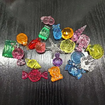 아크릴 보석 650개 이상 덤으로 곰돌이 30개