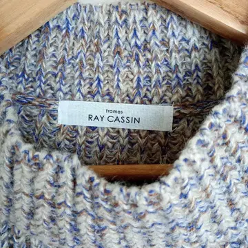 레이 카즌 하이넥 니트