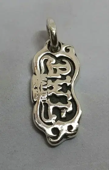 빌 월 레더 로고 플레이트 펜던트