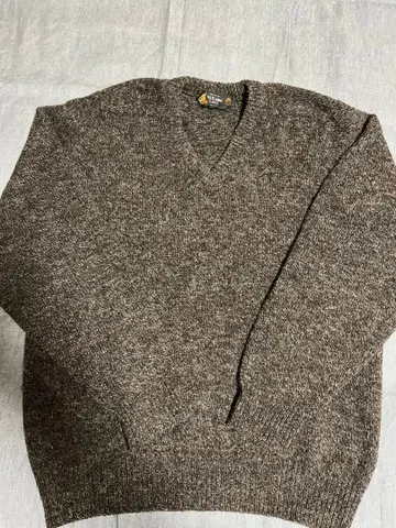 스코틀랜드제 시트랜드 울 V넥 스웨터