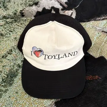 Boys in toyland 캡 코무돗토 사노 레오