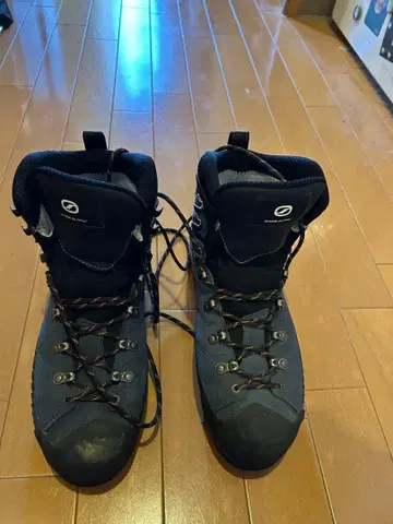 SCARPA 네이비 등산화