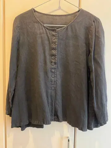 네스트로브 린넨 블라우스 짙은 검은색