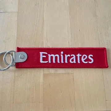 Emirates REMOVE BEFORE FLIGHT 플라이트 택