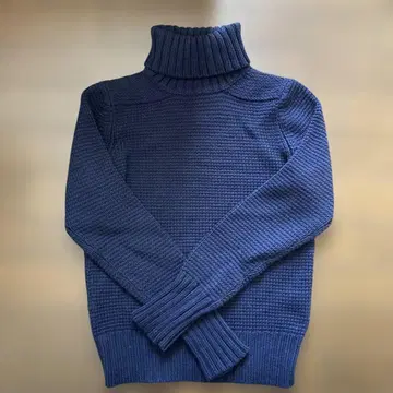 새상품급 laf. 네이비 컬러 터틀넥 니트