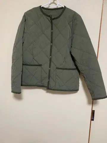 올리브 그린 퀼팅 자켓 M 사이즈