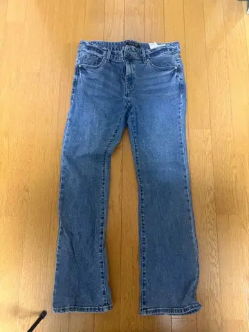 GUESS 스트레이트 레그 데님 블루