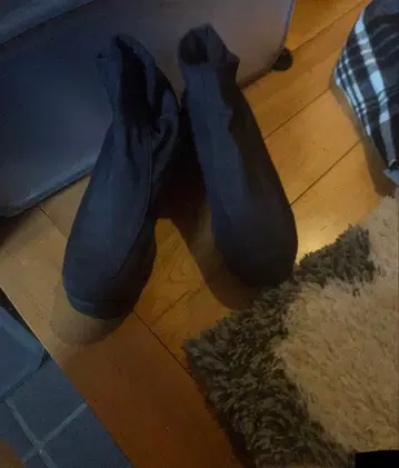 블랙 슬립온 부츠 합성섬유제