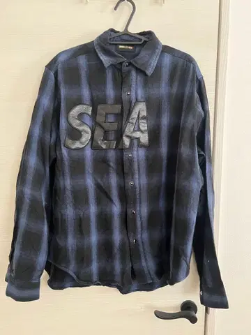 wind and sea 자수 플란넬 셔츠