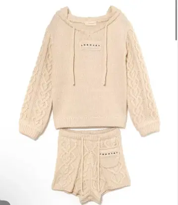 ANDMARY Mou 루즈 니트 세트 아이보리