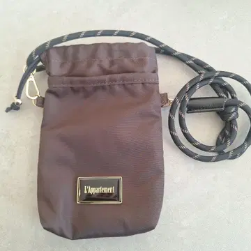 L'Appartement 브라운 숄더백 PHONE POUCH