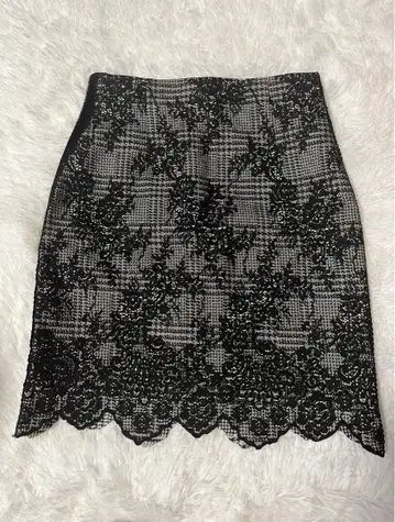 새상품급 ZARA BASIC 레이스 디자인 타이트 스커트 블랙