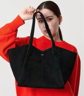 JWPEI 키아나 토트백 블랙 벨로아