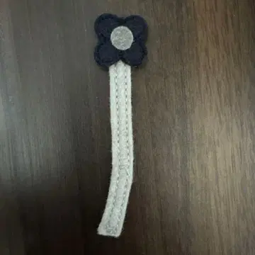 LARDINI 꽃 모티브 헤어 액세서리