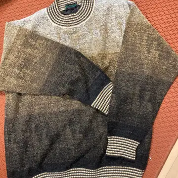 그라데이션 하이넥 니트 스웨터 이탈리아제