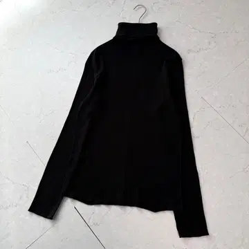 THE SHINZONE 하이넥 립 블랙