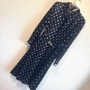 [ 상태 좋음 ] Loire 벨로아 도트 무늬 롱 원피스 프릴 소매 프리