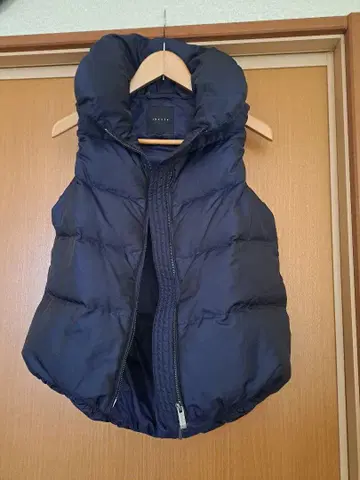 새상품급 띠어리 다운 베스트 S 네이비