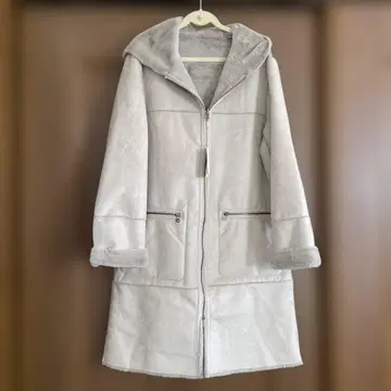 컴시즘 무스탕풍 롱 코트 후드 부착 미사용 새상품