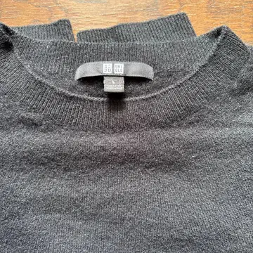 UNIQLO 블랙 캐시미어 100% 크루넥 긴팔 스웨터