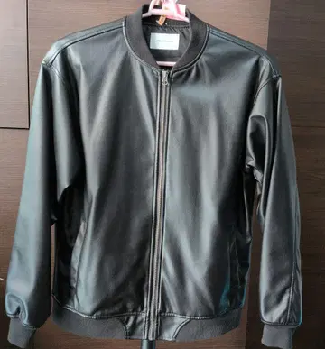 맥 하우스 합성 피혁 점퍼 블랙