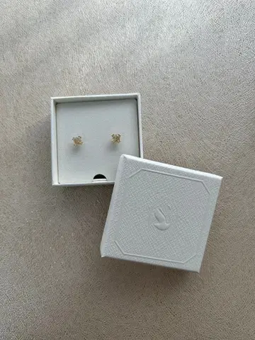 스와로브스키 스터드 귀걸이 스퀘어 컷 옐로우 컬러 사각 귀걸이 양쪽 귀용