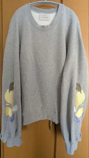 Licht Bestreben/리히트베슈트레벤 턱퍼프 맨투맨