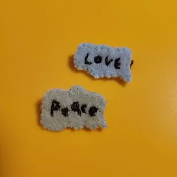 No.15 LOVE.Peace 말풍선형 브로치(스카이블루 민트 그린)