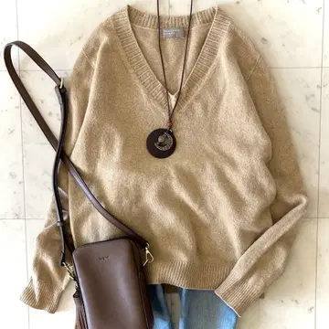새상품급 마가렛호웰 캐시미어 울 V넥 니트 베이지 M 상당