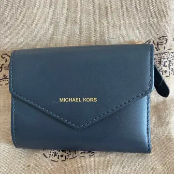 MICHAEL KORS 블랙 가죽 이단 접이식 지갑