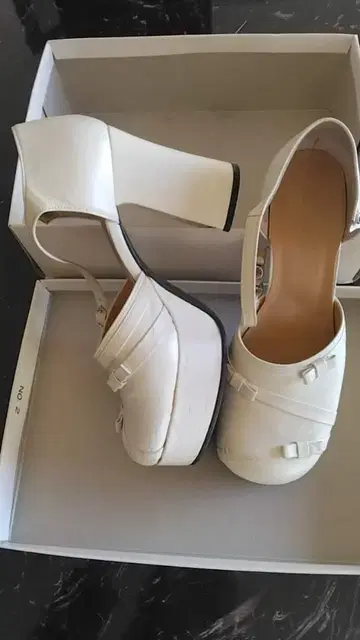 화이트 하이힐 23.5cm 일본제