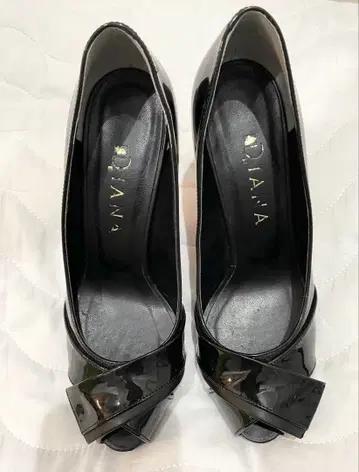 [ DIANA ] 블랙 에나멜 오픈토 하이힐 ( 23cm )