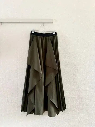 OSMOSIS 플리츠 절개 캐스케이드 스커트