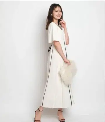 Mystrada 배색 파이핑 플레어 원피스