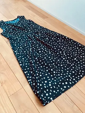 [ 고급 새상품 미사용 ] 고급 원피스 좋은 원단 스타일업 원피스