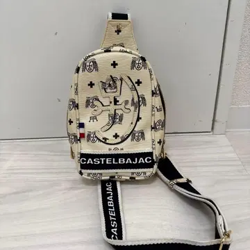 CASTELBAJAC 바디백