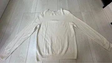 유니클로 아이보리 100 캐시미어 긴팔 니트 스웨터 M 사이즈