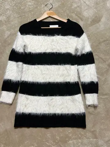 퍼 조 스트라이프 긴팔 스웨터