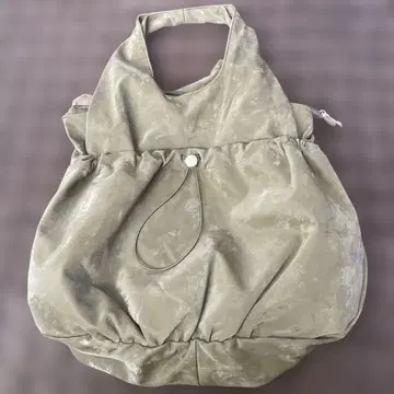 and mikka 올리브 그린 토트백