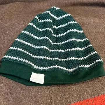 화이트 마운티니어링 니트 모자 비니